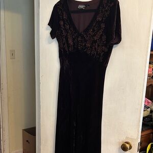 Vintage Nostalgia Deep PlumVelvet Embroidered V-Neck Maxi Dress